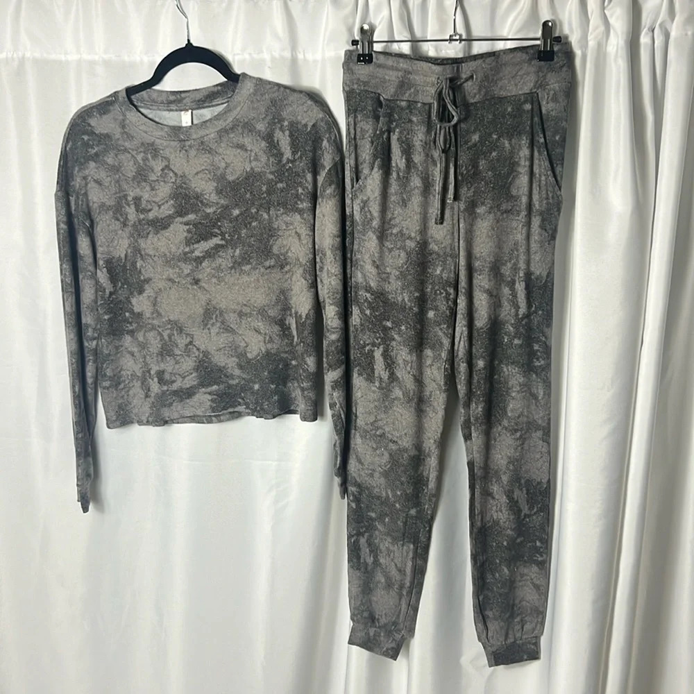 Fornia Tye Dye Multiple Size Loungewear Set Longsleeve New W/O tags Soft Knit
